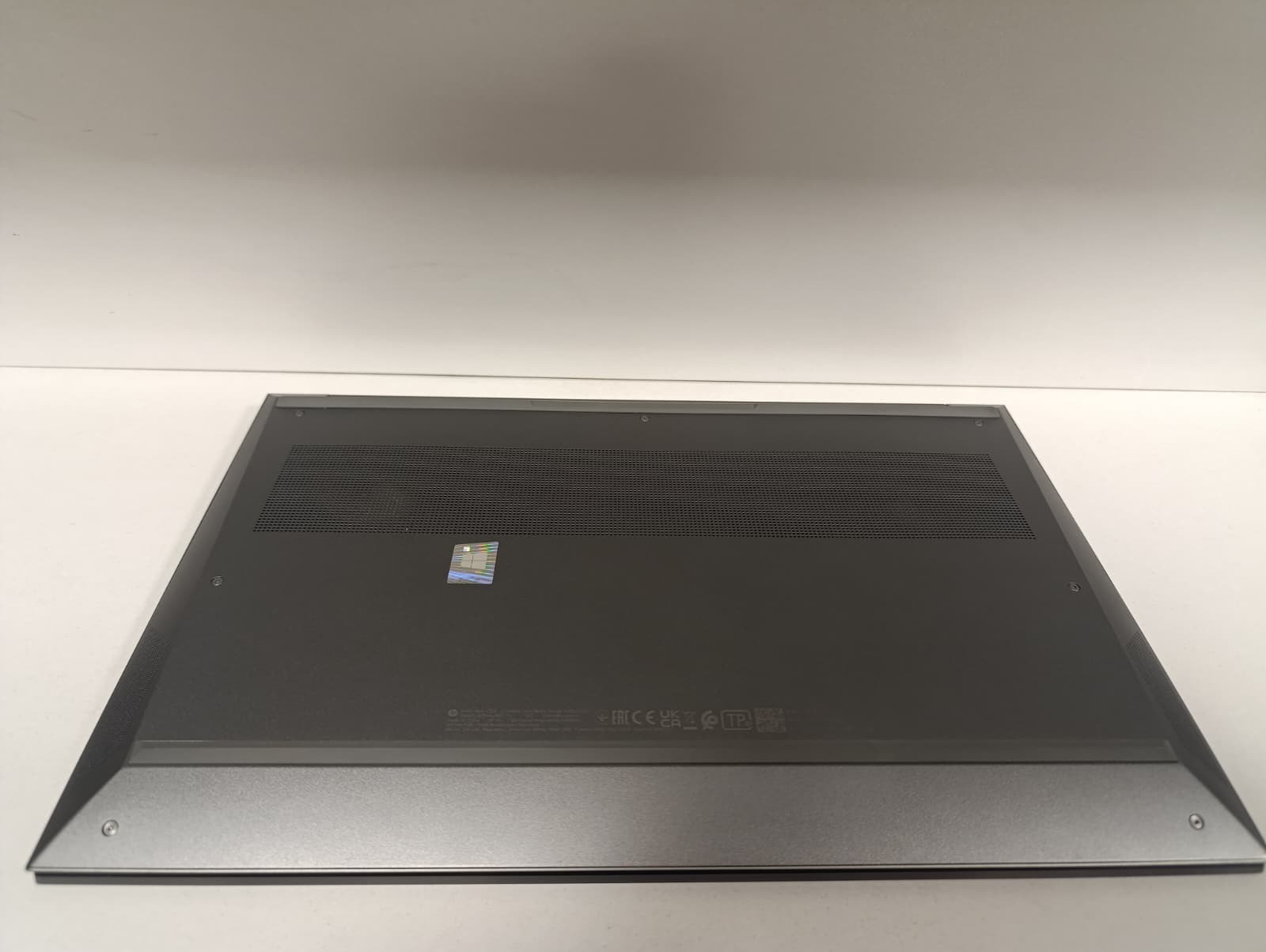 HP 314F7EA ZBook Studio 15.6inch G8 i7-11800H/16GB-DDR4/512GB-NVMe/4GB-T1200-GDDR6/15.6"-FHD/MSWin Pro (YENİLENMİŞ)-87223